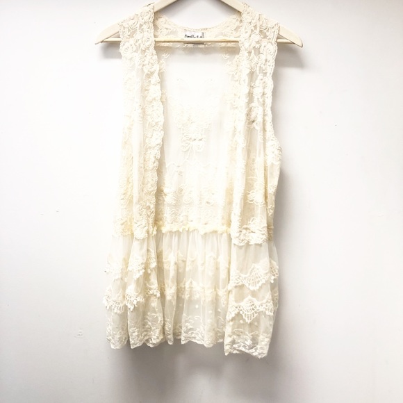 camille and co Sweaters - EUC Camille and Co Cream Lace Sleeveless Cardigan